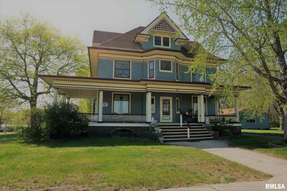 1902 Colonial Revival in New Boston, IL Old House Dreams
