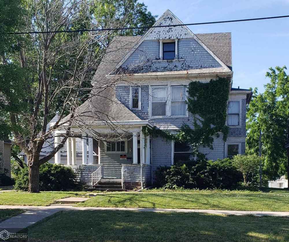 1895 Shingle in Centerville, IA F. Barber) Old House Dreams