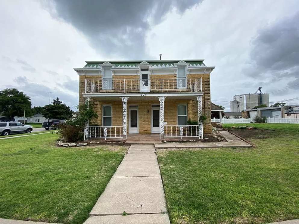 c. 1898 Lucas, KS Old House Dreams