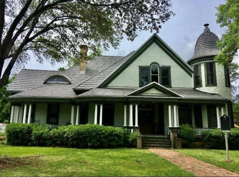 1895/1900 Queen Anne in Seguin, TX Old House Dreams