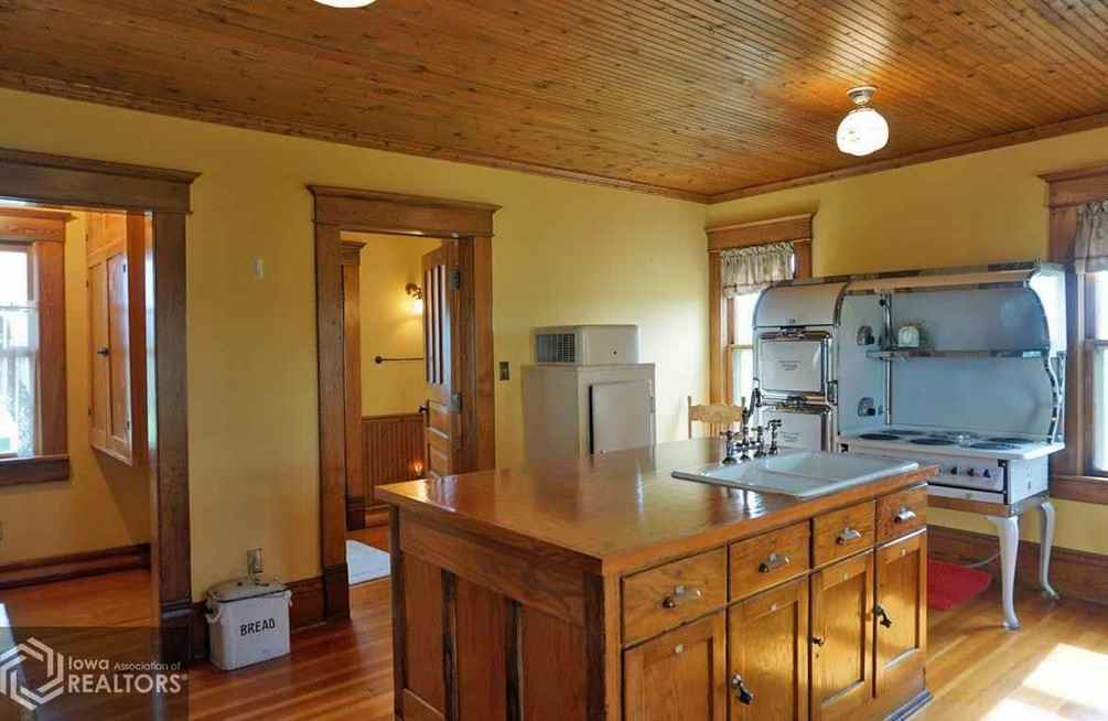 1890 Earling, IA Old House Dreams