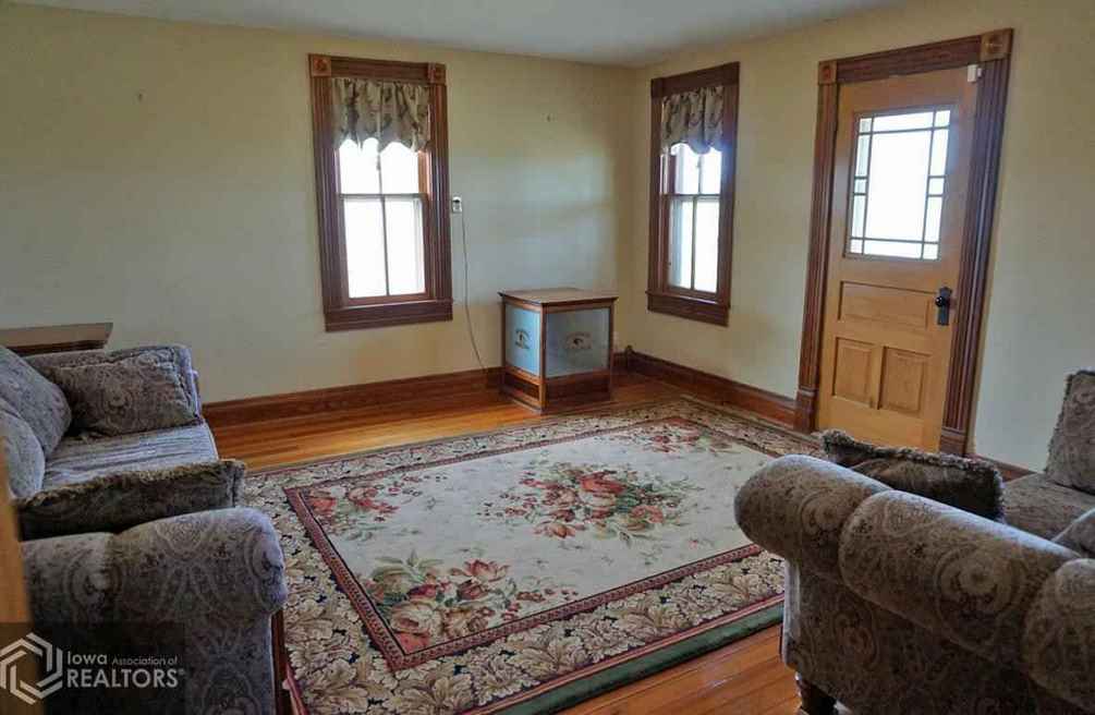 1890 Earling, IA Old House Dreams