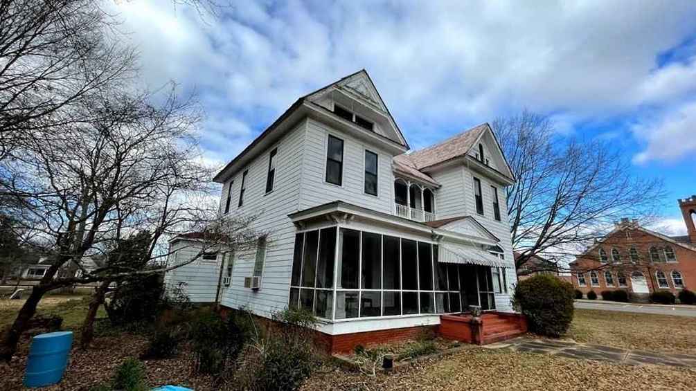 1905 Queen Anne in Sardis, MS Old House Dreams