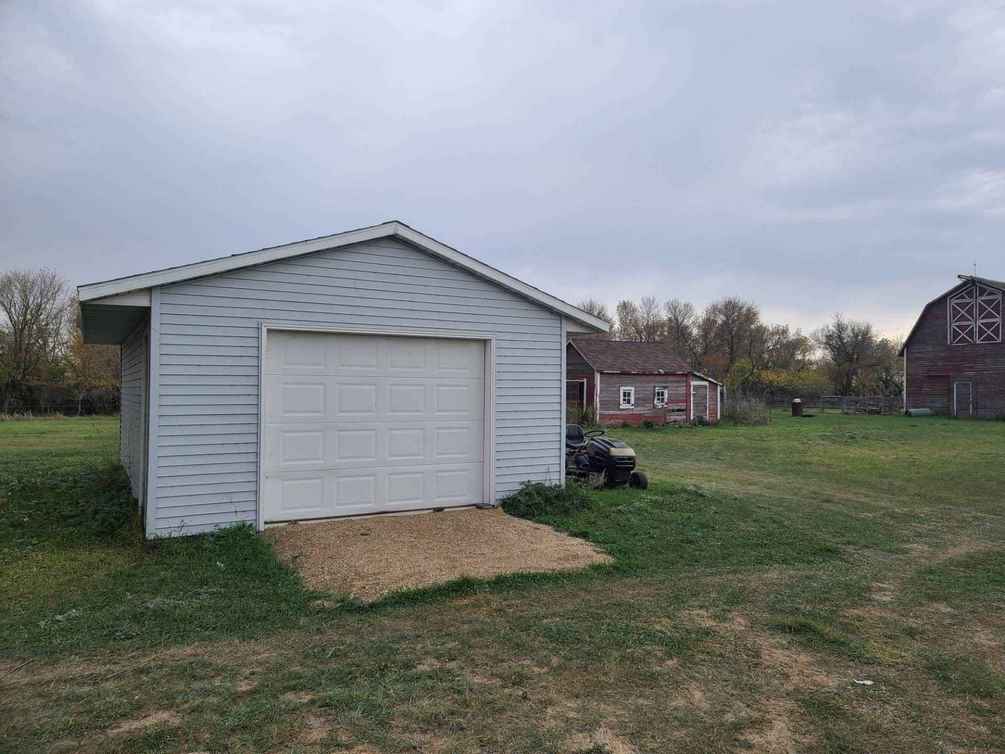Folk Victorian in Souris, ND Old House Dreams
