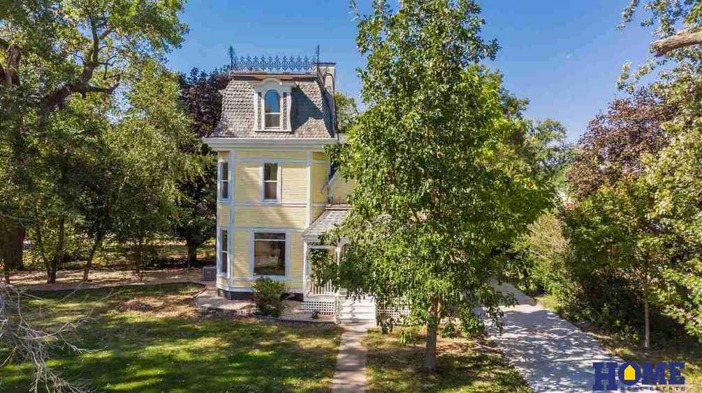 1888 Queen Anne in David City, NE - $180,000