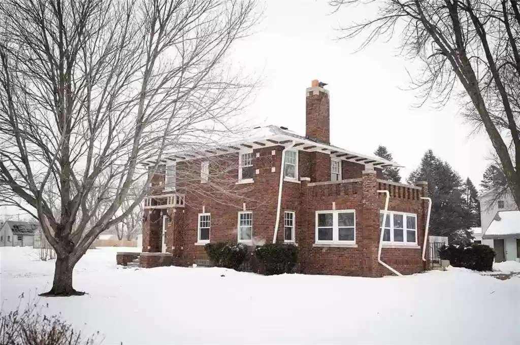 1931 Eagle Grove, IA Old House Dreams