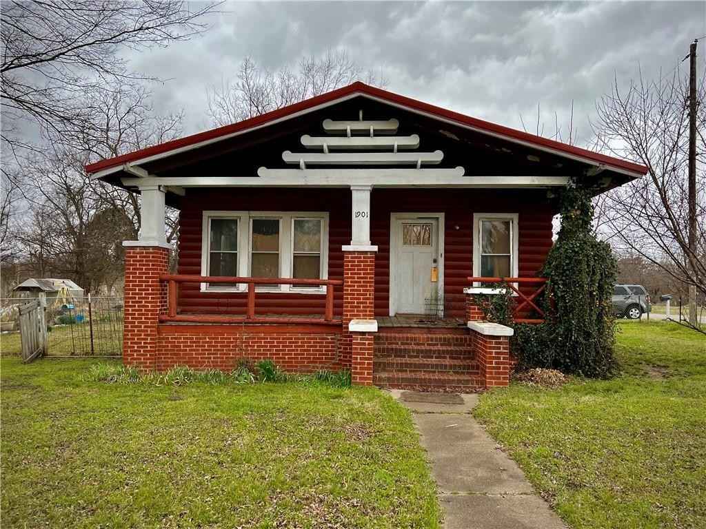 summer-cottage-home-exterior-1930s-home - Pine and Prospect Home, image size:1024x768