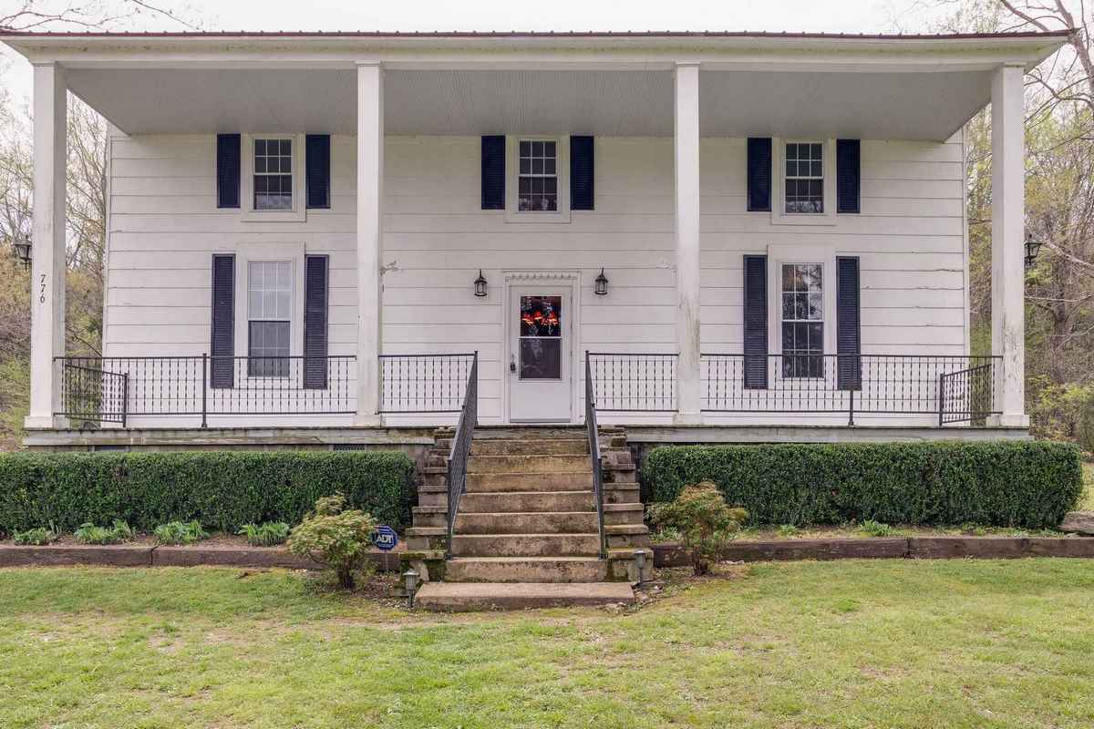 1894 in Linden, TN Old House Dreams