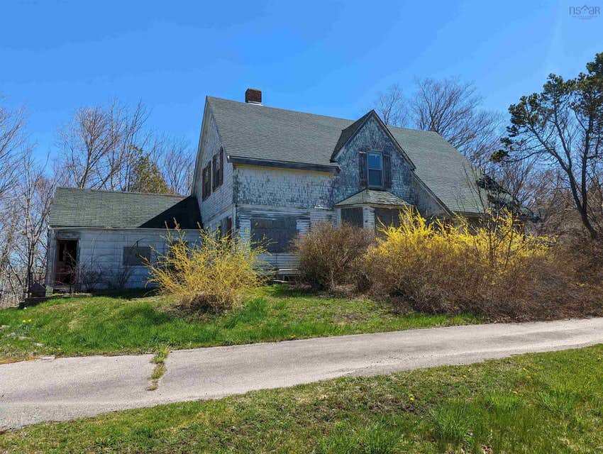 Deep Brook, Nova Scotia Old House Dreams