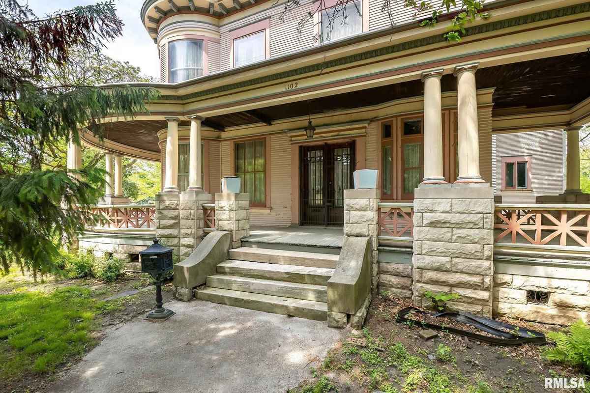 1901 Queen Anne in Davenport, IA - Old House Dreams