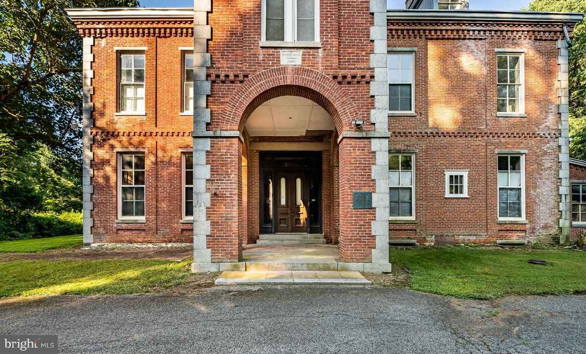 c. 1858 Italianate in Square, PA Old House Dreams