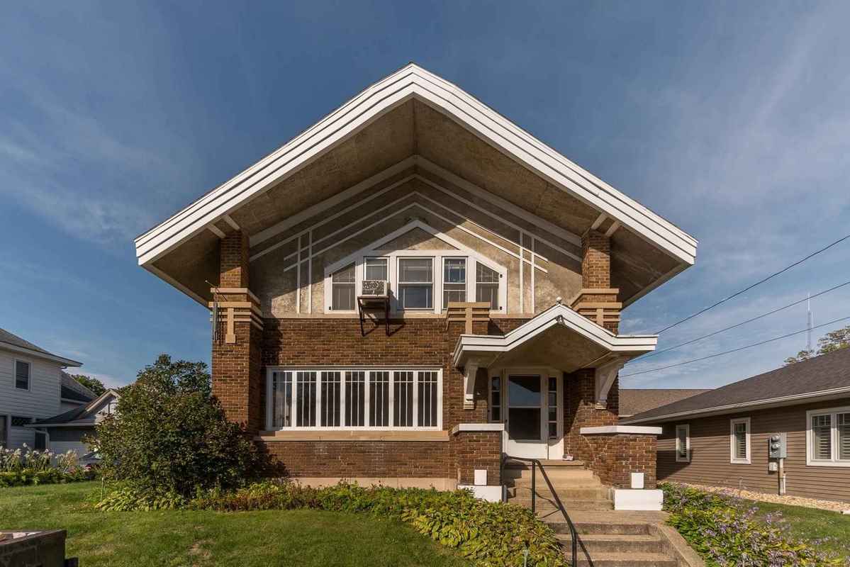 1910 Prairie in Grundy Center, IA Old House Dreams