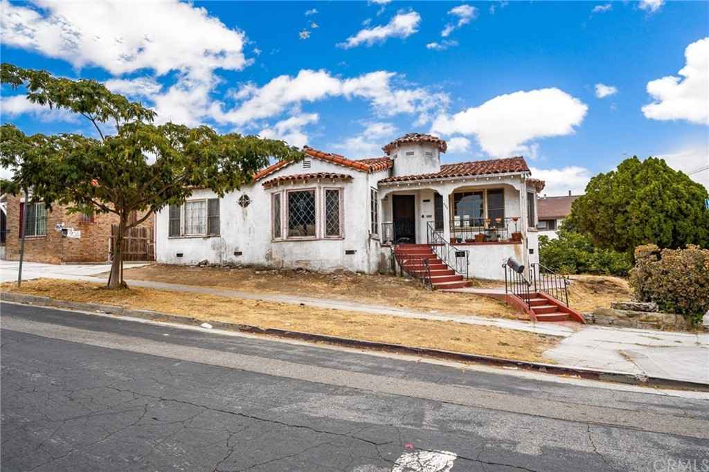 Early spanish pueblo in california