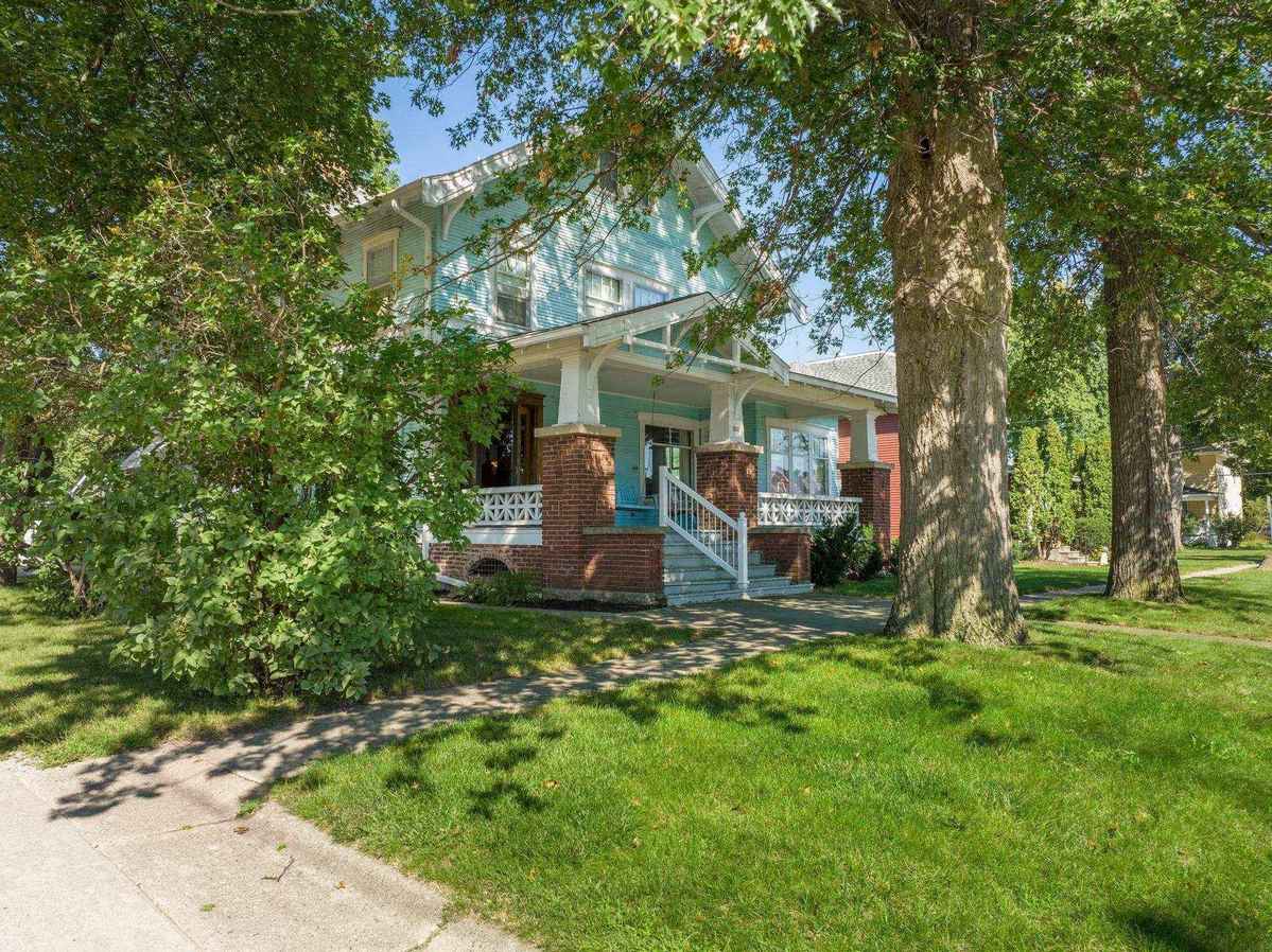 1916 Craftsman in Sumner, IA Old House Dreams