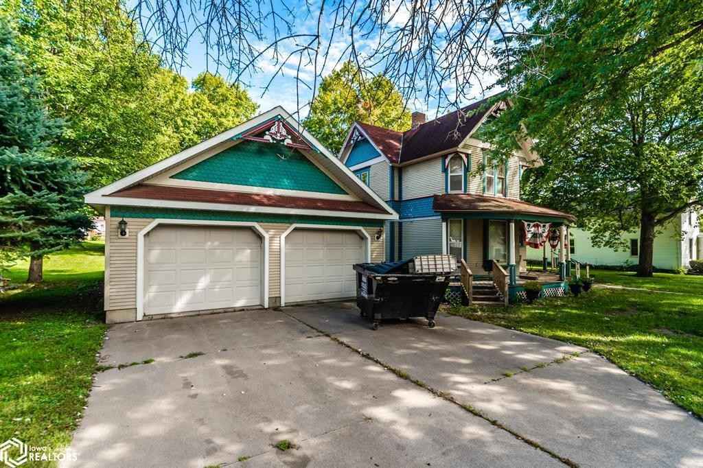 1895 Queen Anne in Conrad, IA Old House Dreams