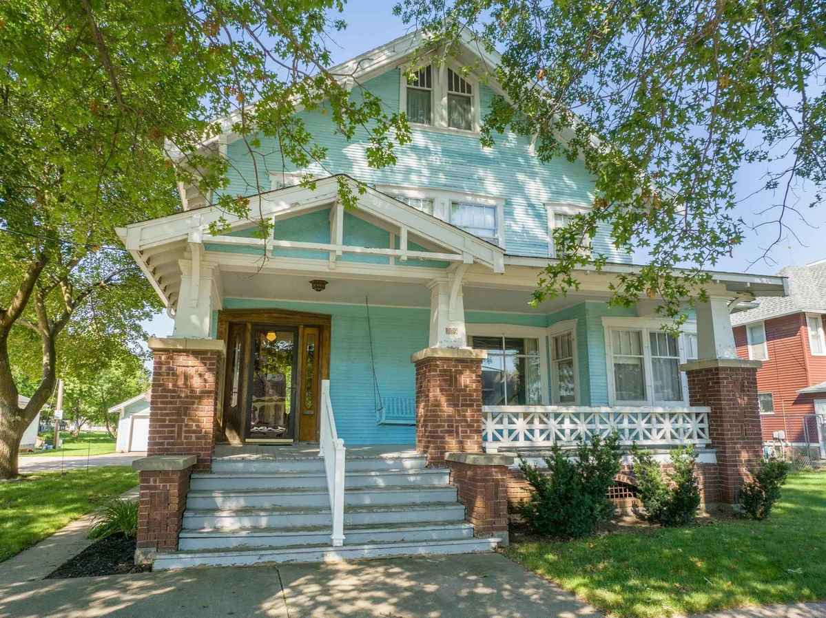 1916 Craftsman in Sumner, IA Old House Dreams