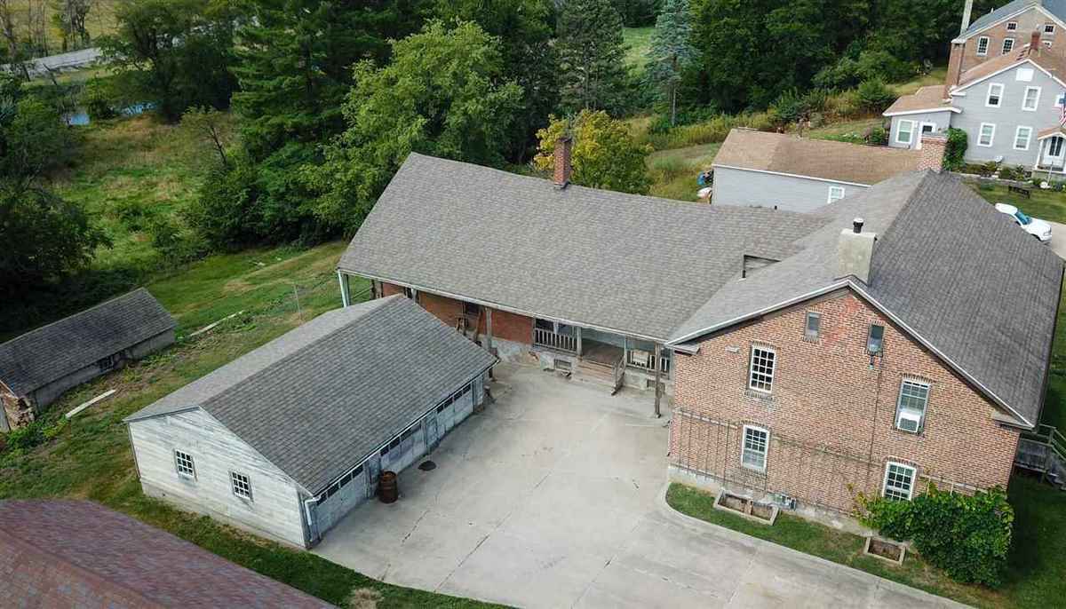 c. 1869 in Middle Amana, IA Old House Dreams