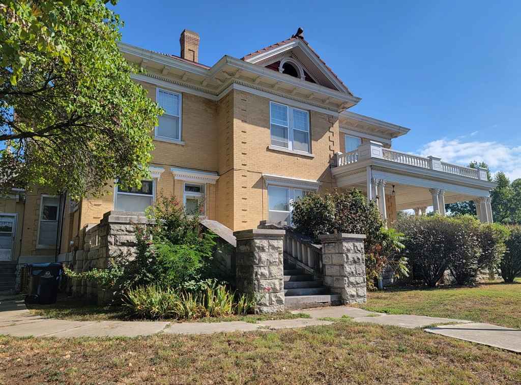 1906 Classical Revival in Independence, KS Old House Dreams