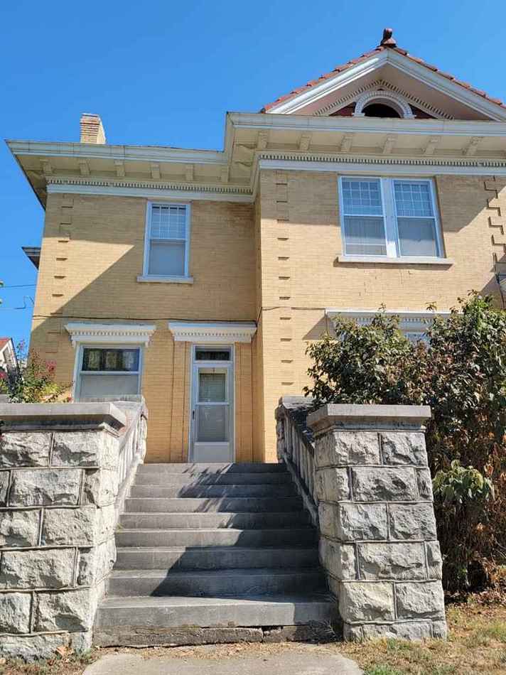 1906 Classical Revival in Independence, KS Old House Dreams