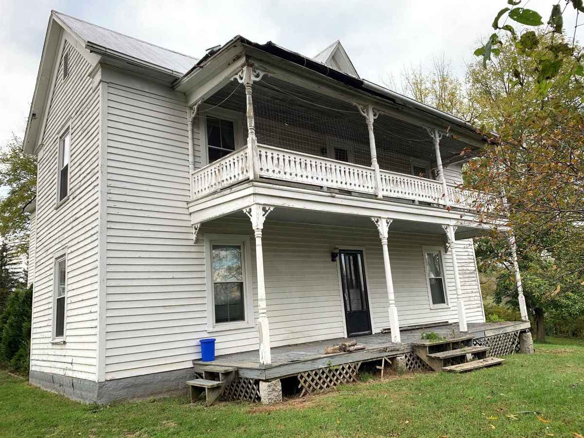 1903 Folk Victorian in Renick, WV Old House Dreams