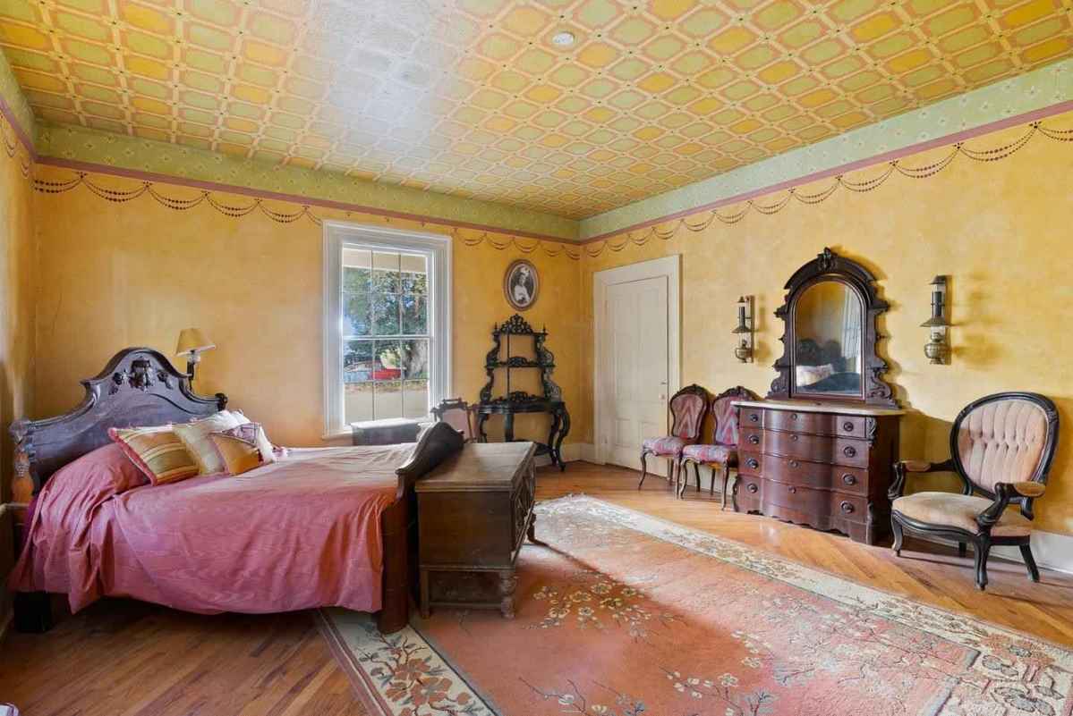 c. 1852 in Watsonville, CA - Old House Dreams