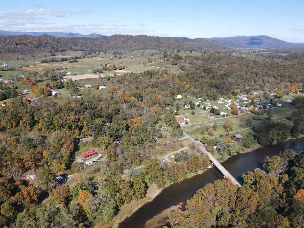 1903 Folk Victorian in Renick, WV Old House Dreams