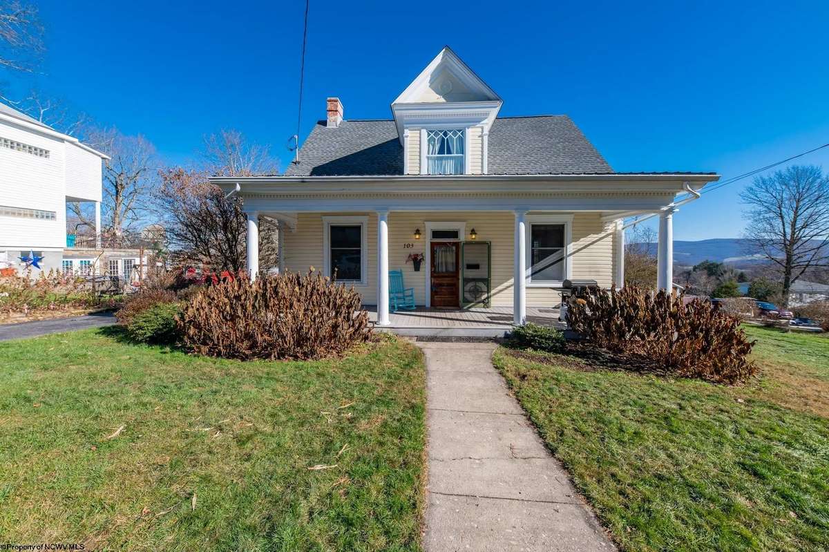 c. 1900 in Kingwood, WV Old House Dreams