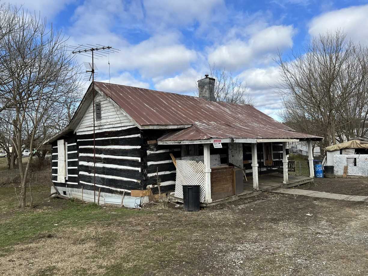 c. 1873 Log Cabin in Kingsport, TN Old House Dreams