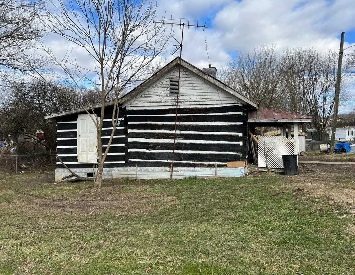 c. 1873 Log Cabin in Kingsport, TN Old House Dreams