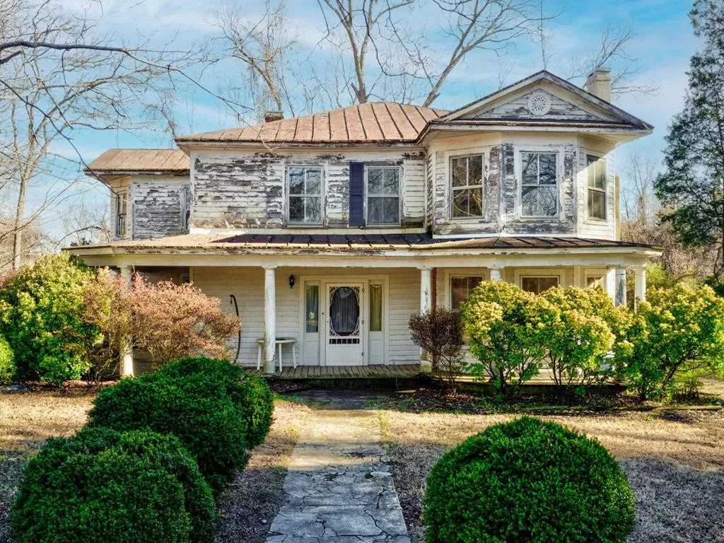c. 1900 in Buffalo Junction, VA Old House Dreams