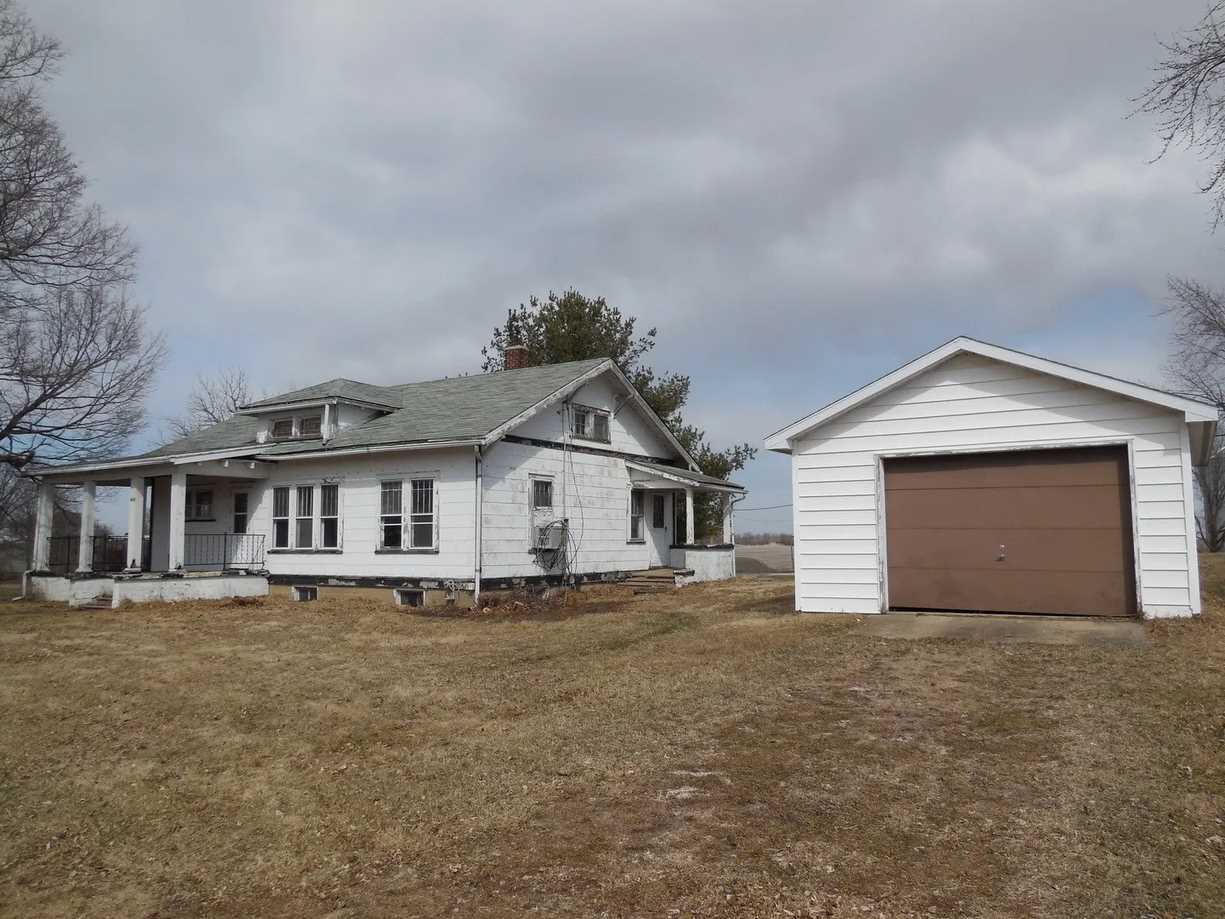 c. 1920 Craftsman in Manlius, IL Old House Dreams