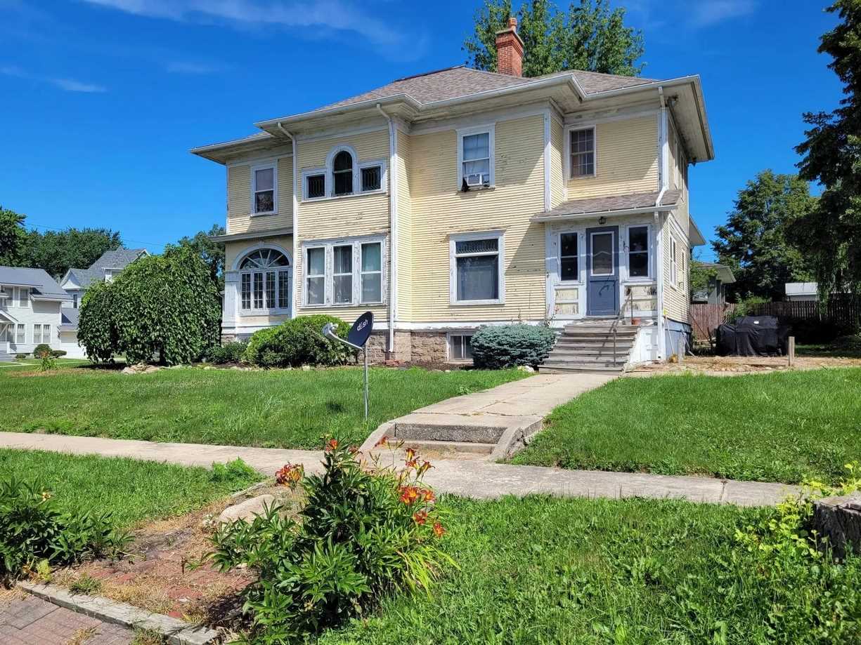 1903 in Oelwein, IA Old House Dreams