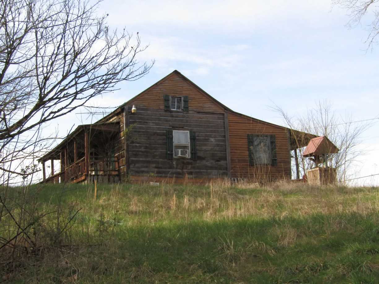 Log Cabin in Celina, TN Old House Dreams