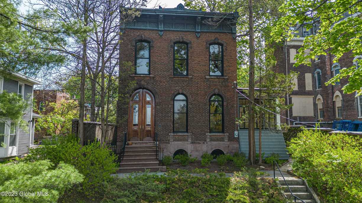 c. 1871 Italianate in Troy, NY