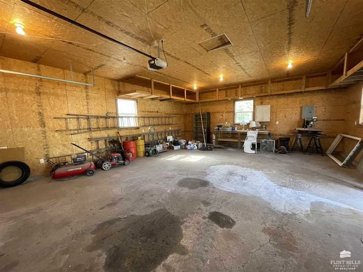 Waterville, KS Old House Dreams