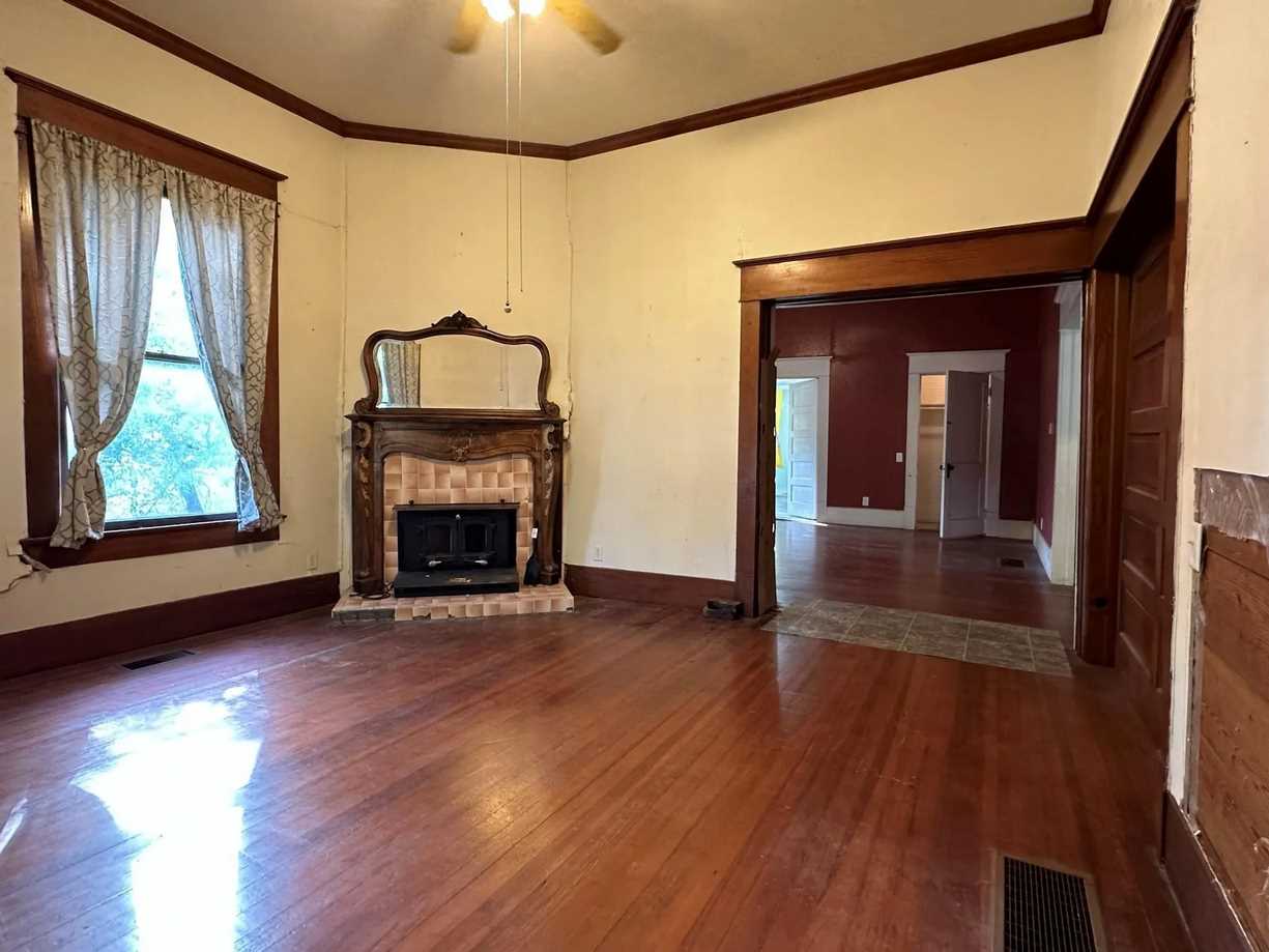 Corsicana, TX Old House Dreams