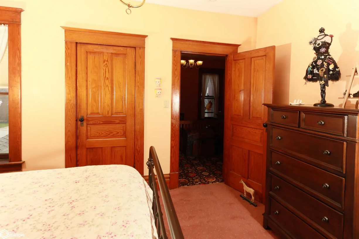 c. 1901 Queen Anne in Lake City, IA Old House Dreams