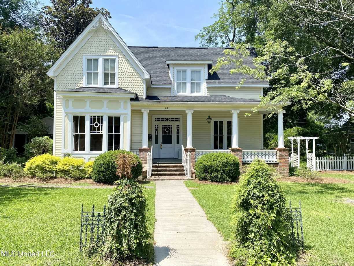 c. 1900 Folk Victorian in Crystal Springs, MS Old House Dreams