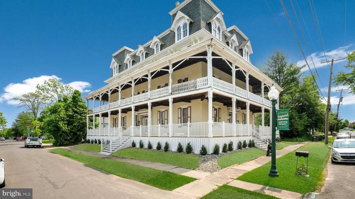 c. 1872 Hotel in Ivyland, PA Old House Dreams