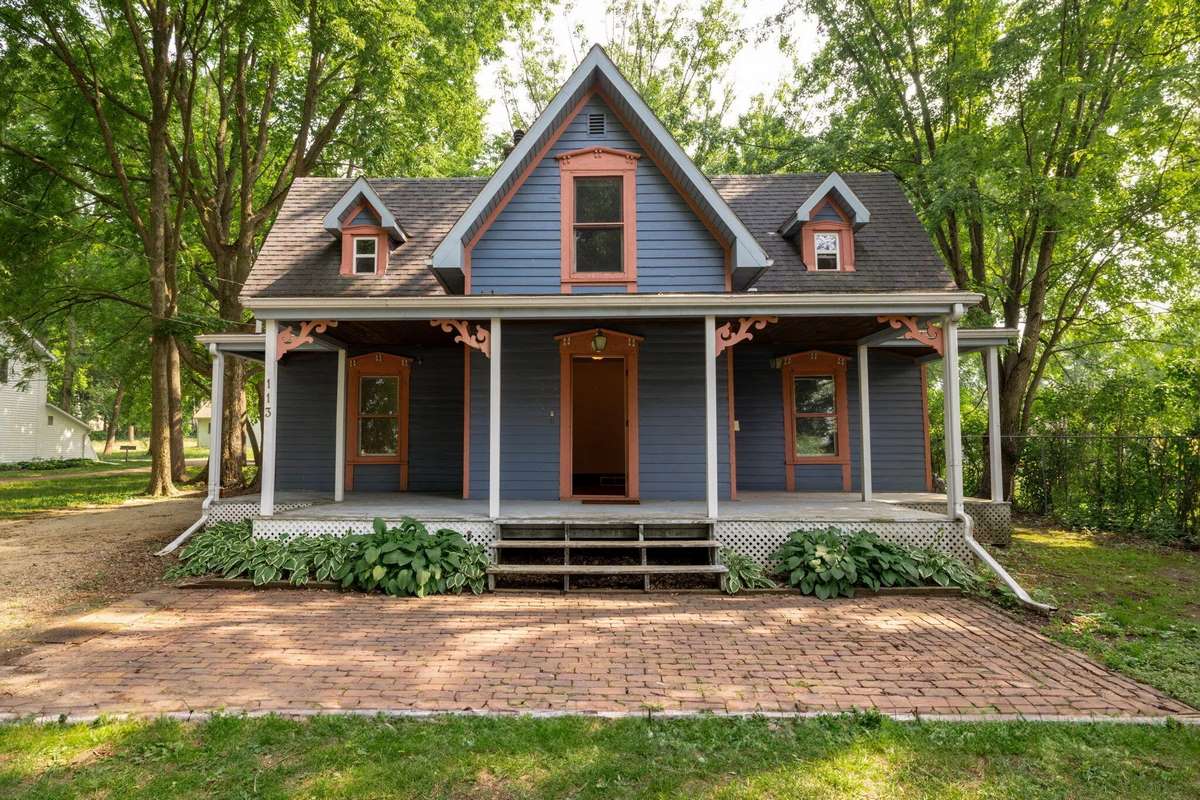 Gothic Revival houses for sale. Old House Dreams