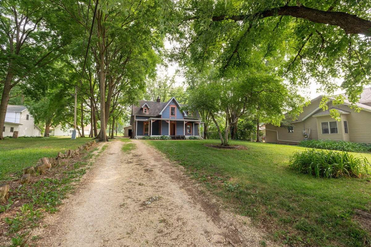 c. 1863 Gothic Revival in West Salem, WI Old House Dreams