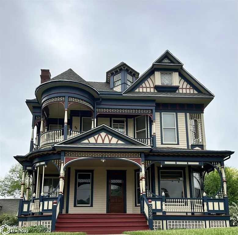 1897 Queen Anne in Osceola, IA F. Barber) Old House Dreams