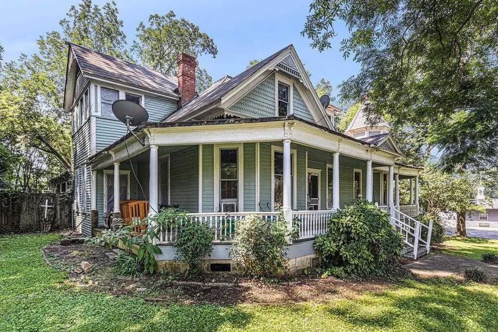 c. 1901 Queen Anne in Kingston, GA Old House Dreams