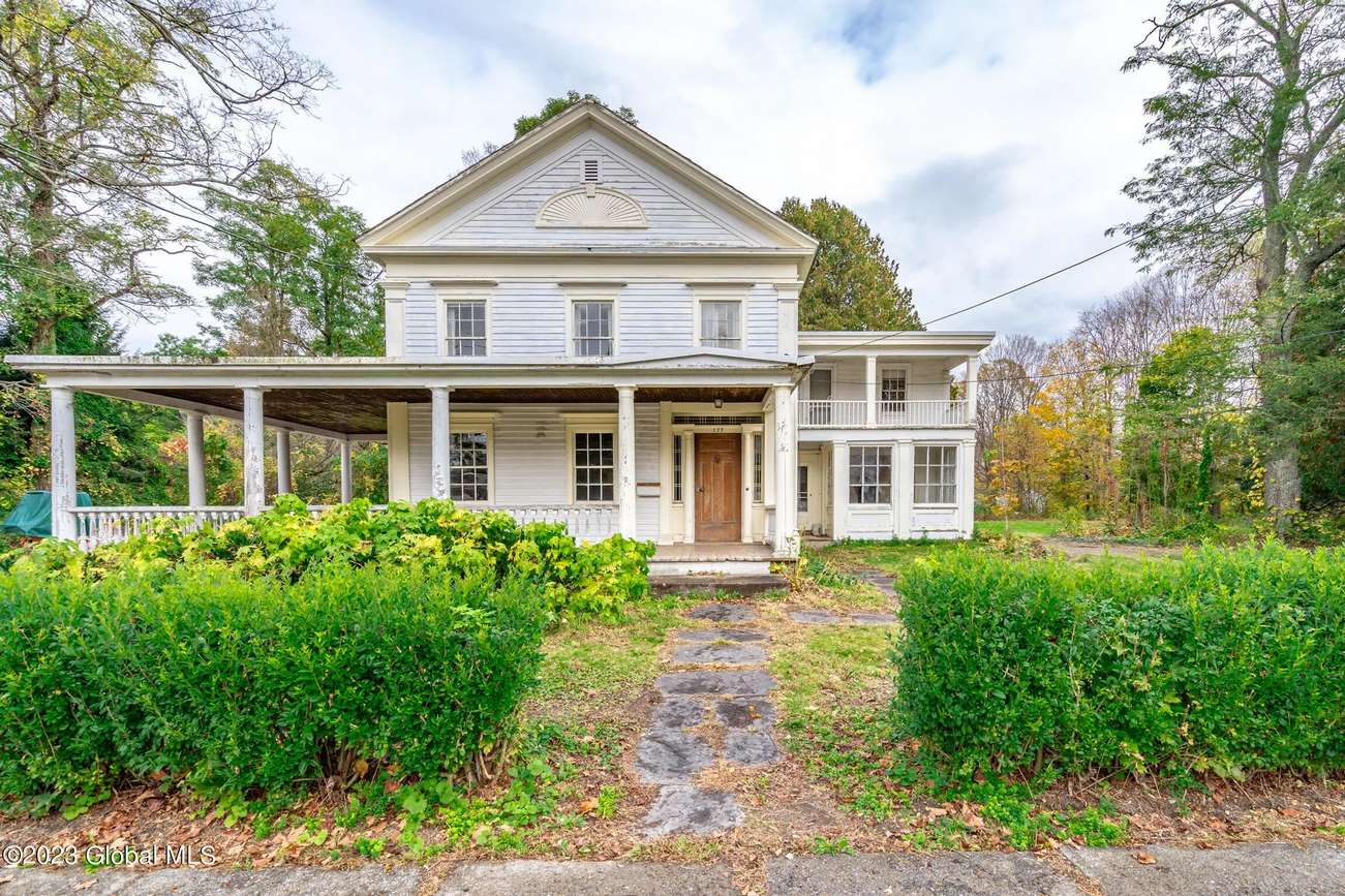 Private: c. 1834 Greek Revival in Cambridge, NY