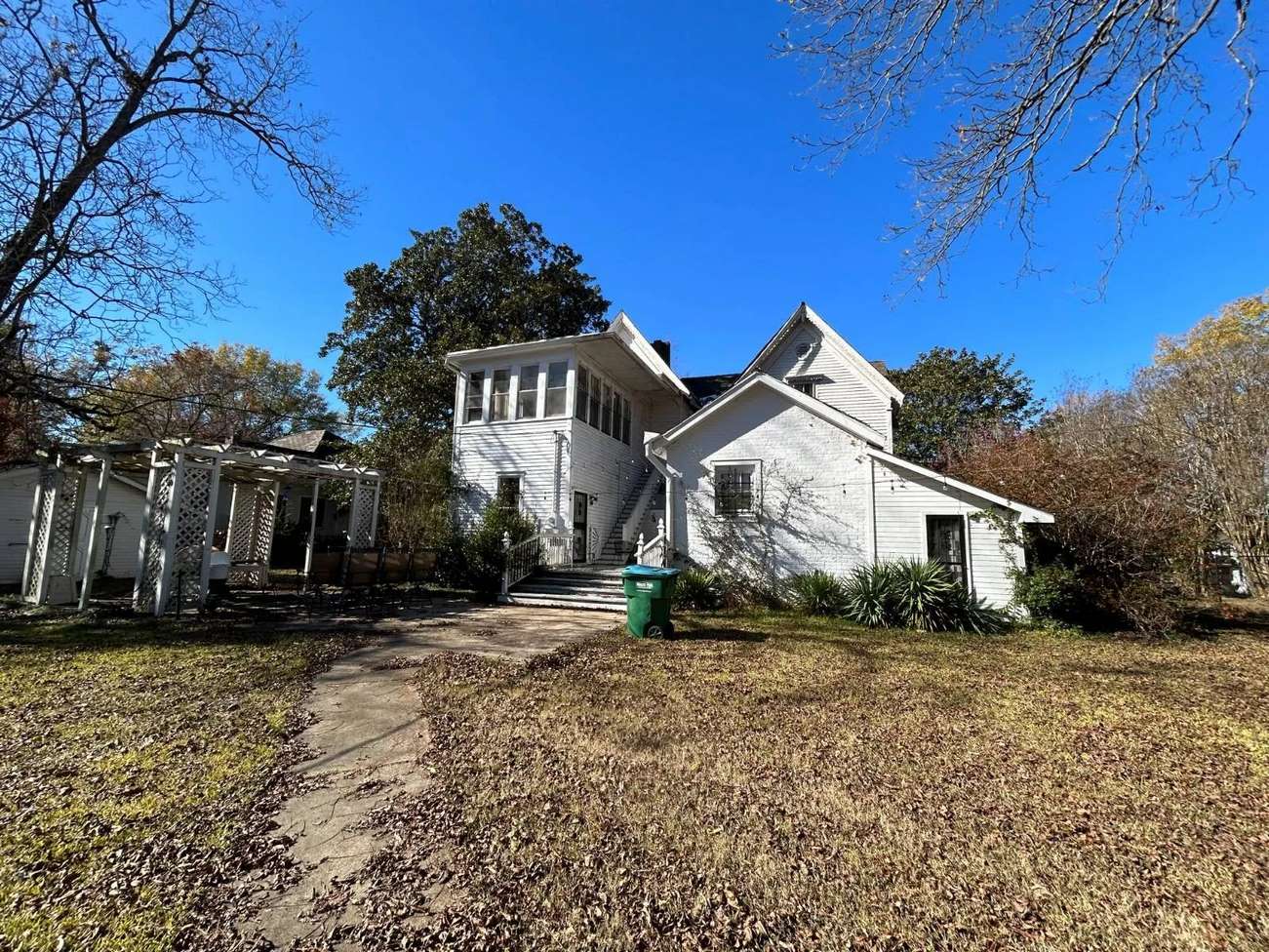 c. 1870 Gothic Revival in Grenada, MS Old House Dreams