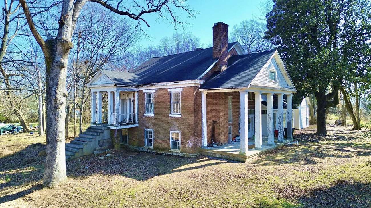 Old house dreams page 26 specially selected historic old homes