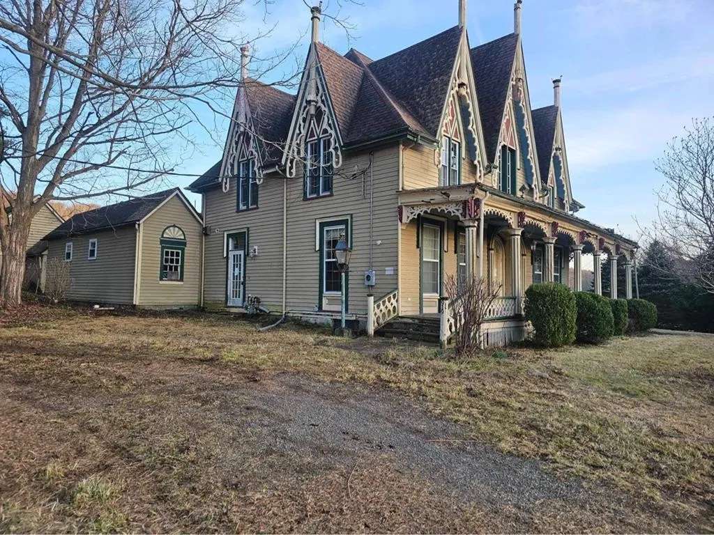 Gothic Revival houses for sale. - Old House Dreams