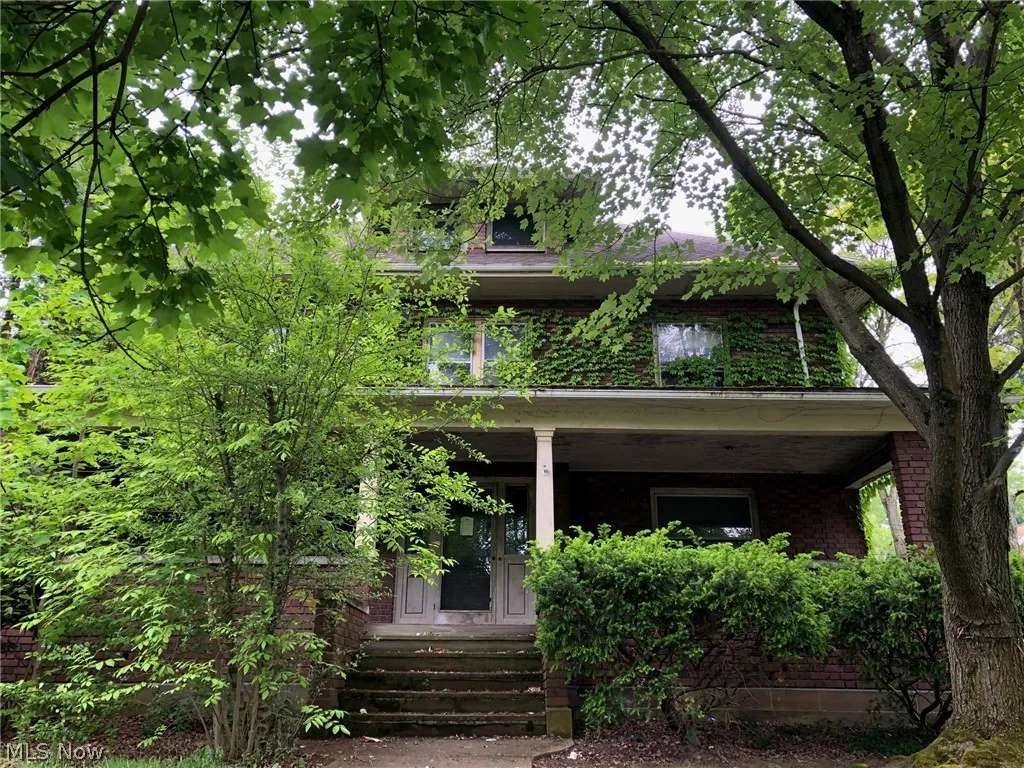 c. 1900 in Akron, OH