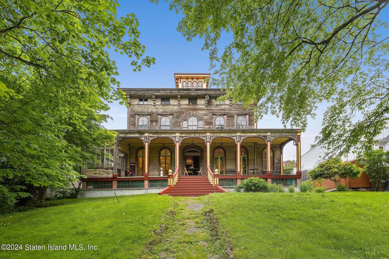 Life Ashore | Victory Cruise Lines, image size:1330x886