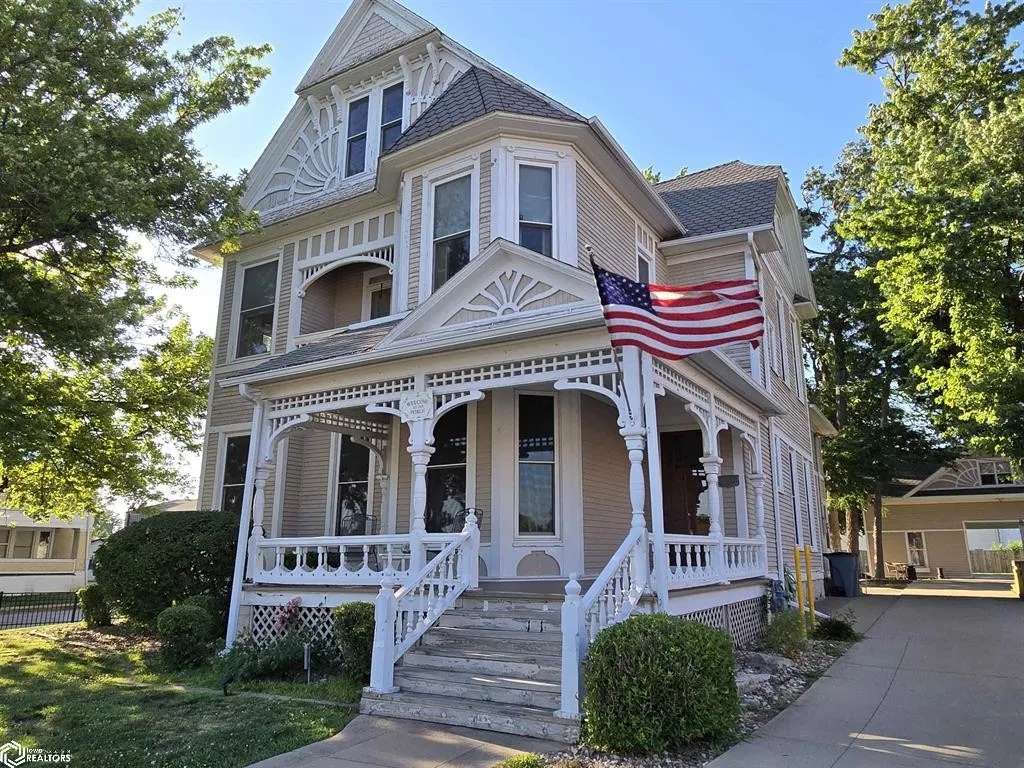1885 Queen Anne in Centerville, IA (D.S. Hopkins) - Old House Dreams, image size:1024x768